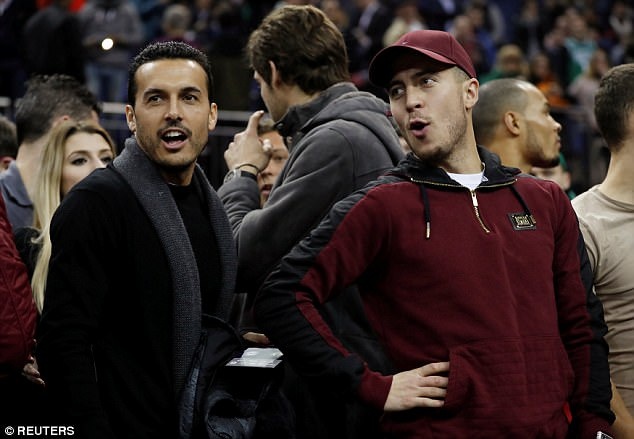 Sao Ngoai hang Anh di xem bong ro anh 4