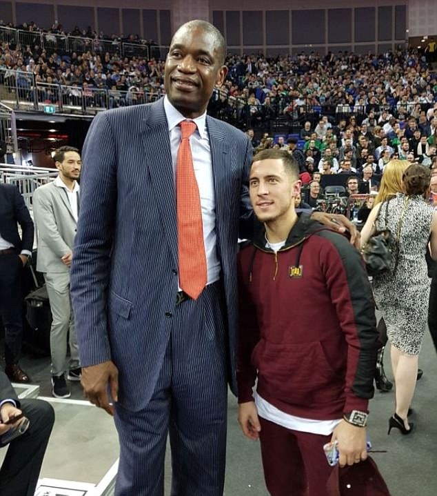 Sao Ngoai hang Anh di xem bong ro anh 5