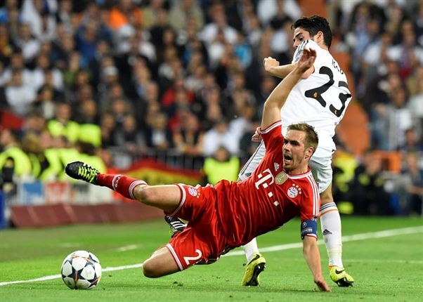 Top 5 pha tac bong cua Lahm hinh anh