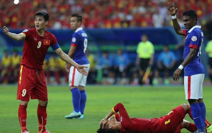 Nhung tinh huong trong tai Ma Ning thien vi Malaysia o AFF Cup 2014 hinh anh