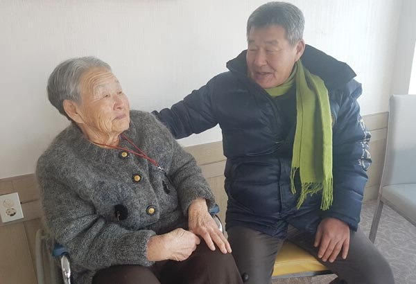 Me HLV Park Hang-seo nac nghen: 'Toi muon sang Viet Nam gap con trai' hinh anh