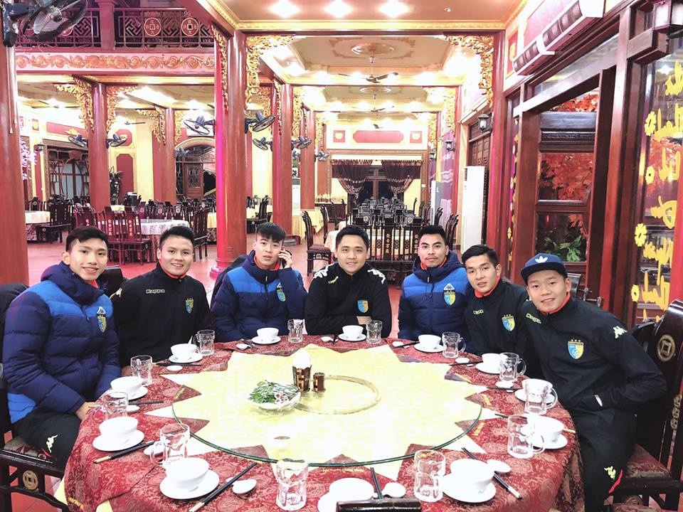 cau thu U23 ve hoi quan anh 1