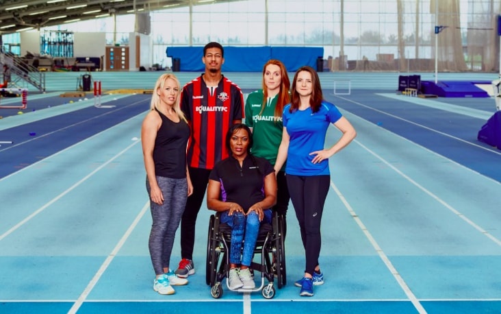 Cau thu len bao Anh ke xau bong da Viet Nam hinh anh