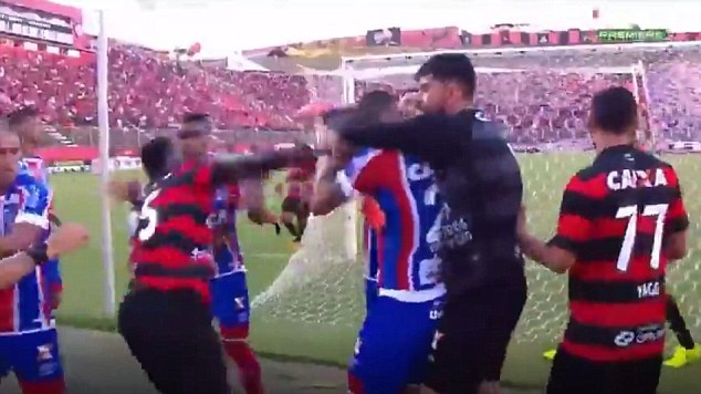 cầu thủ đánh nhau ở Brazil ảnh 2 cau thu danh nhau o Brazil anh 2