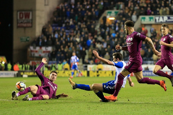 Man City bi loai khoi FA Cup anh 2