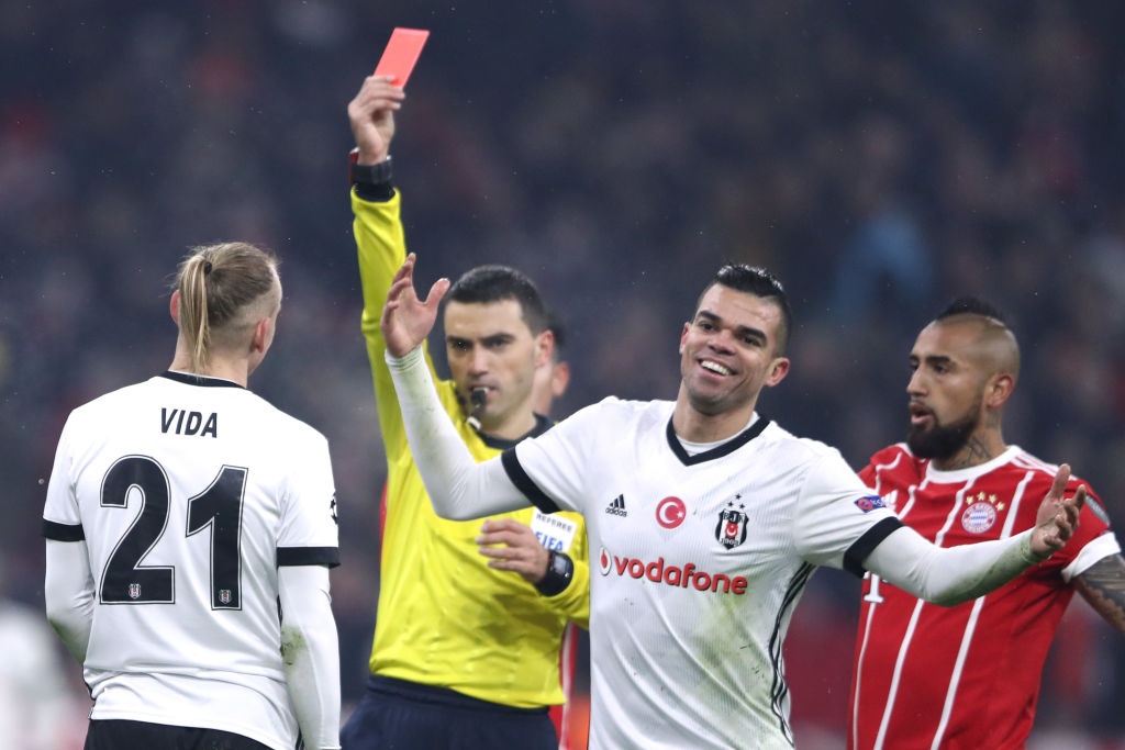 tran Bayern vs Besiktas anh 3