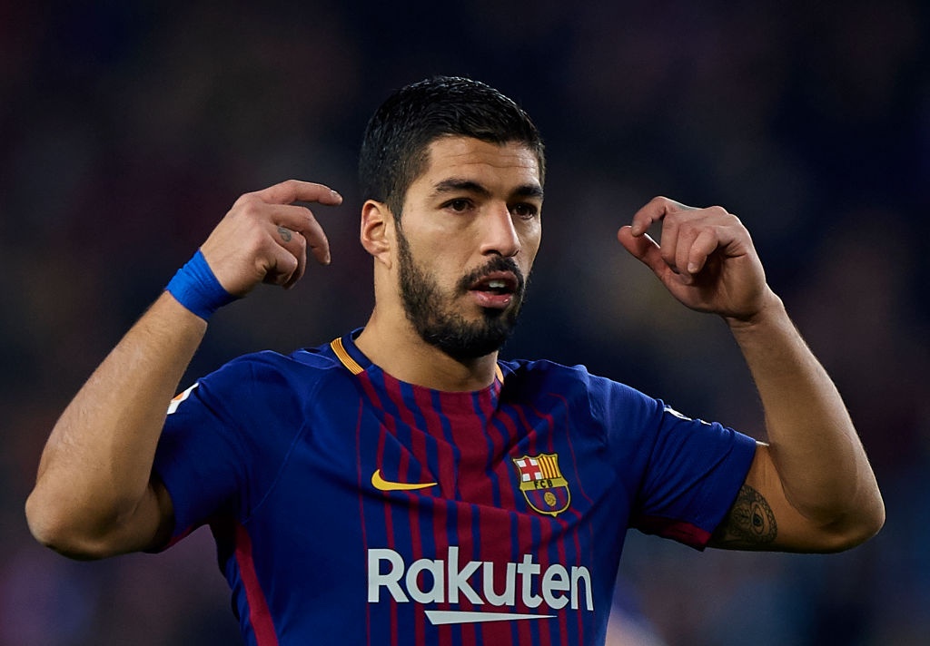 Hai ngoi sao Barca lam nhieu cach de tay the hinh anh