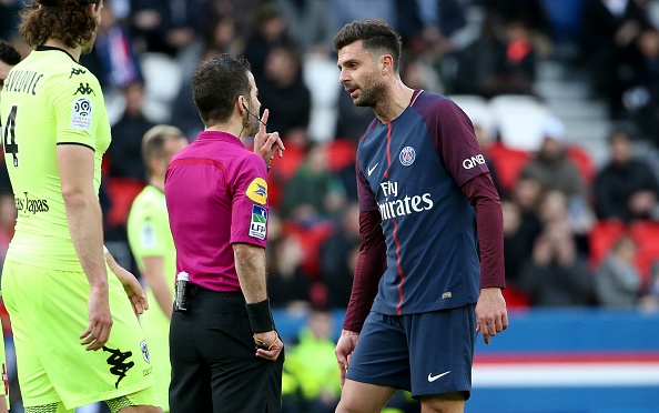 Sao PSG bi duoi sau khi giam ca 2 chan len nguc doi thu hinh anh