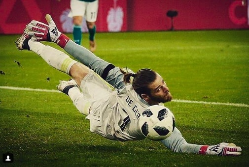 Bo doi sao Duc vo tay than phuc pha cuu thua ngoan muc cua De Gea hinh anh