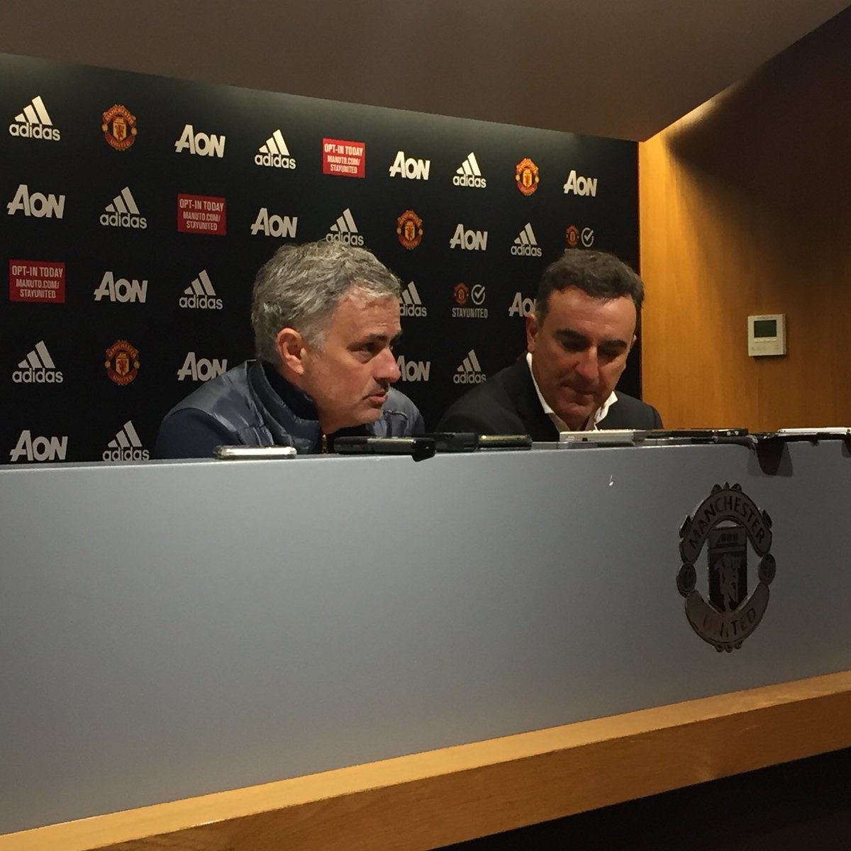 Mourinho moi dong nghiep ngoi chung anh 1