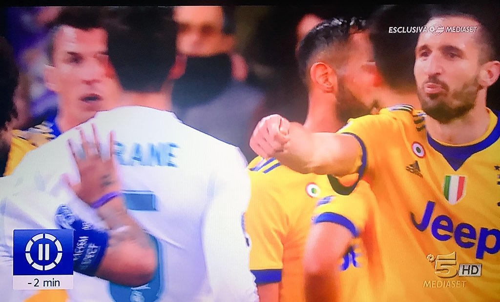 Chiellini noi voi Marcelo: 'Cac anh mua qua penalty nay roi' hinh anh