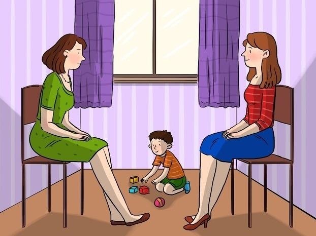 Cau do: Trong hai nguoi phu nu, ai la me ruot cua dua tre? hinh anh