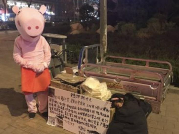 Cau chuyen cam dong ve nguoi cha bien thanh chu lon ban banh hinh anh