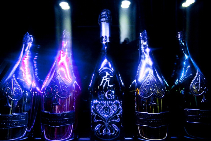 nghe tiep vien nu o nhat anh 7