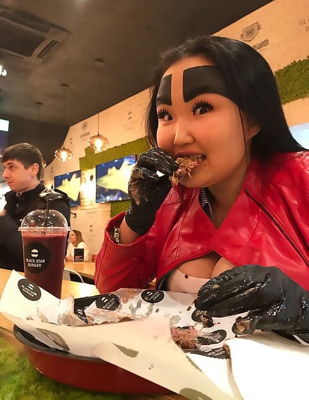 co gai noi tieng voi cap long may di anh 7