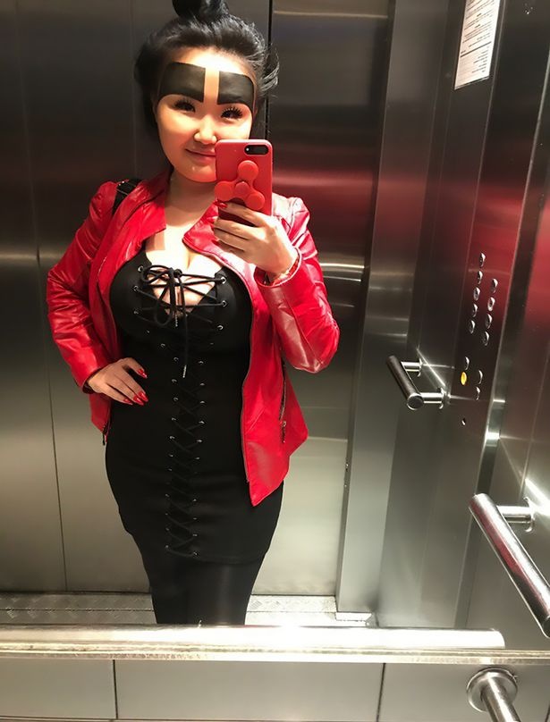 co gai noi tieng voi cap long may di anh 3