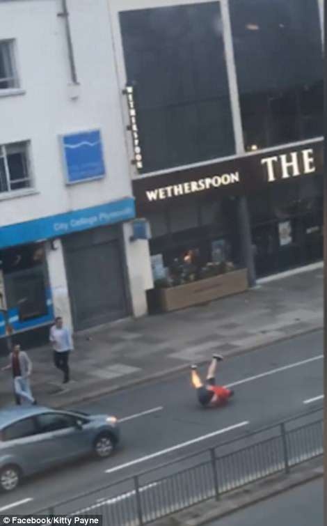 cổ động viên Anh ăn mừng sau chiến thắng ảnh 2 co dong vien Anh an mung sau chien thang anh 2