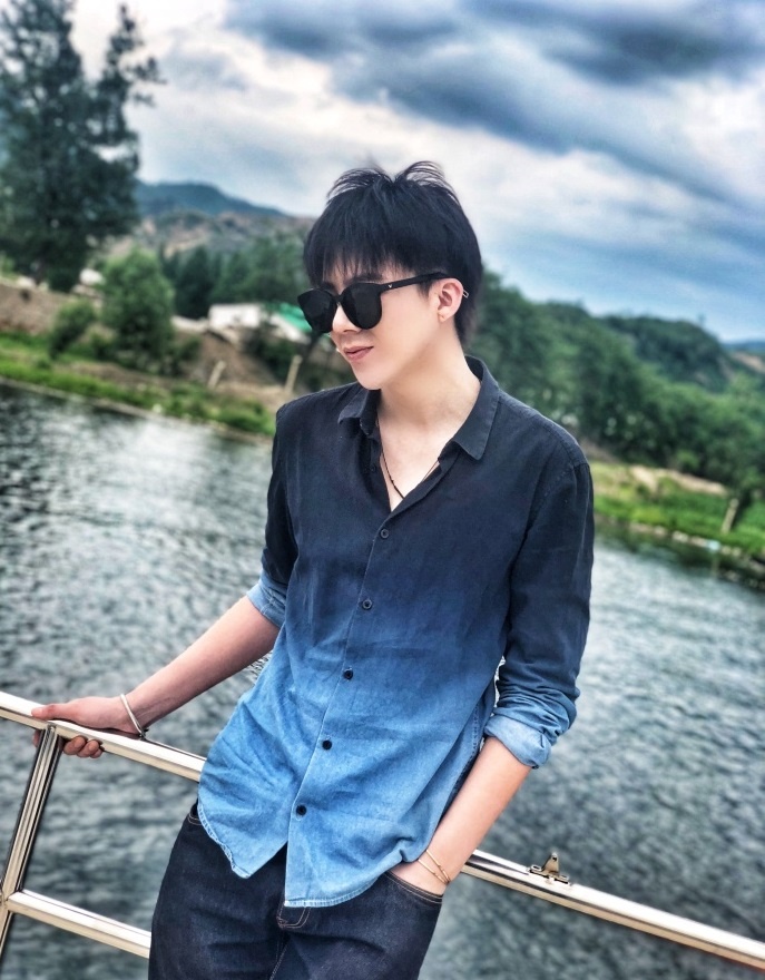 chang trai noi tieng vi hat hay anh 12