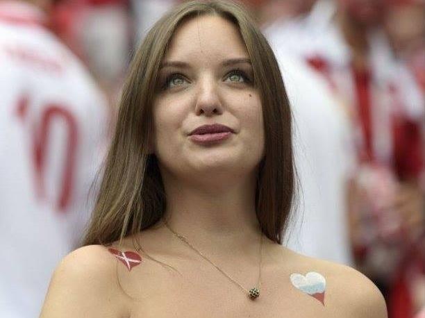 Co gai tro thanh ngoi sao MXH sau khi xuat hien o World Cup hinh anh