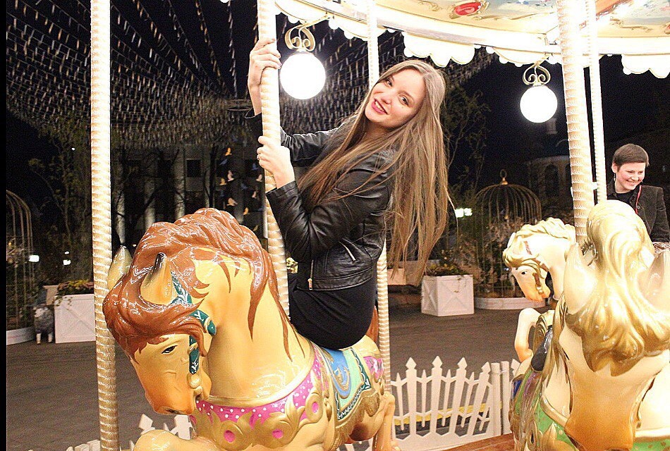 co gai duoc chu y sau khi xuat hien tren khan dai World Cup 2018 anh 6