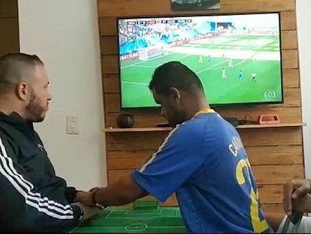 CDV Brazil gay xuc dong khi giup nguoi ban khiem thi xem World Cup hinh anh