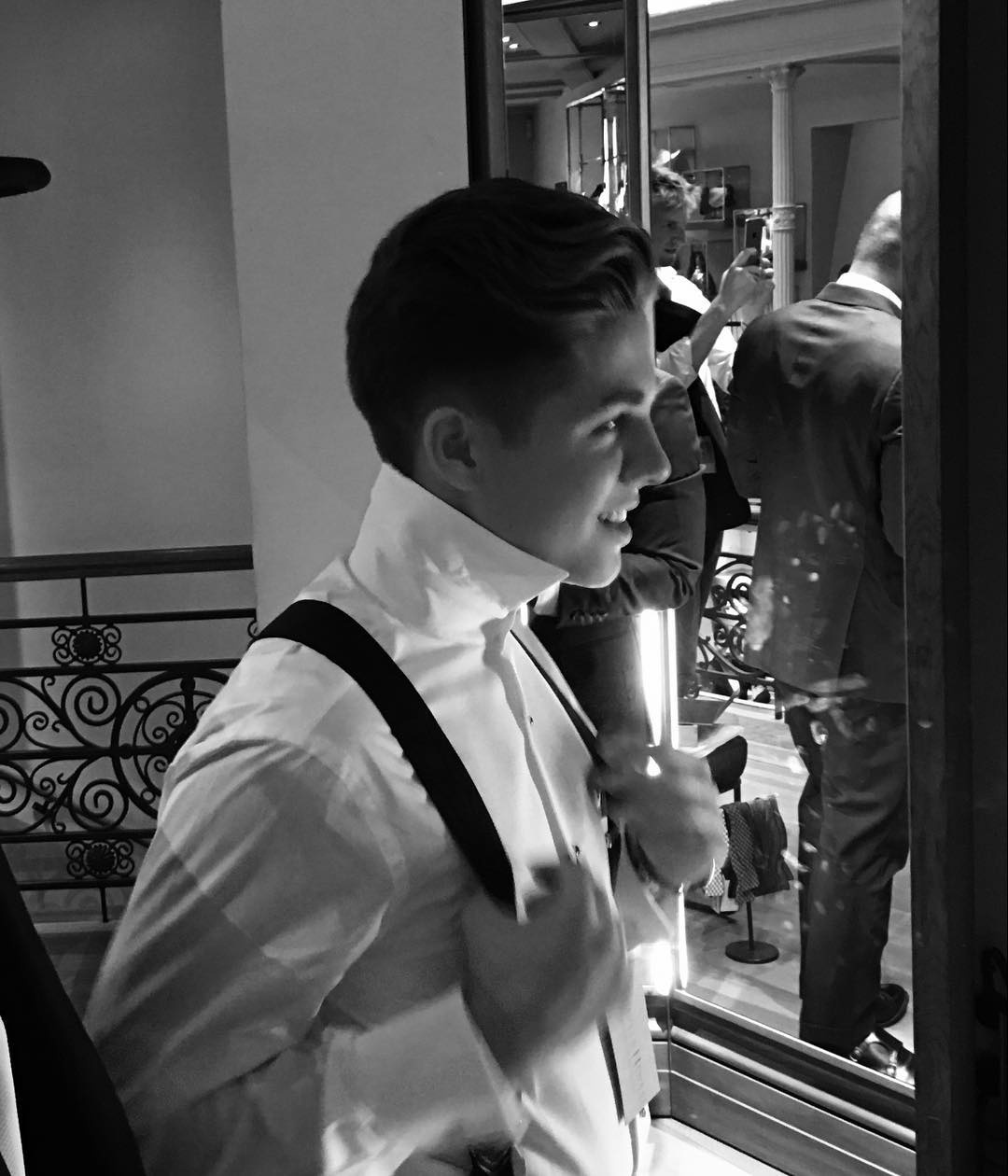 Hoang tu Hy Lap dien trai anh 10