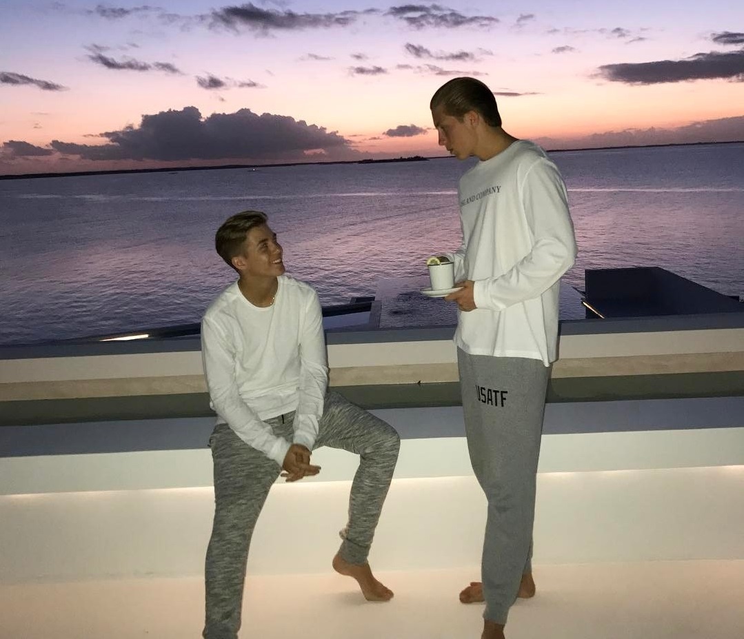 Hoang tu Hy Lap dien trai anh 12