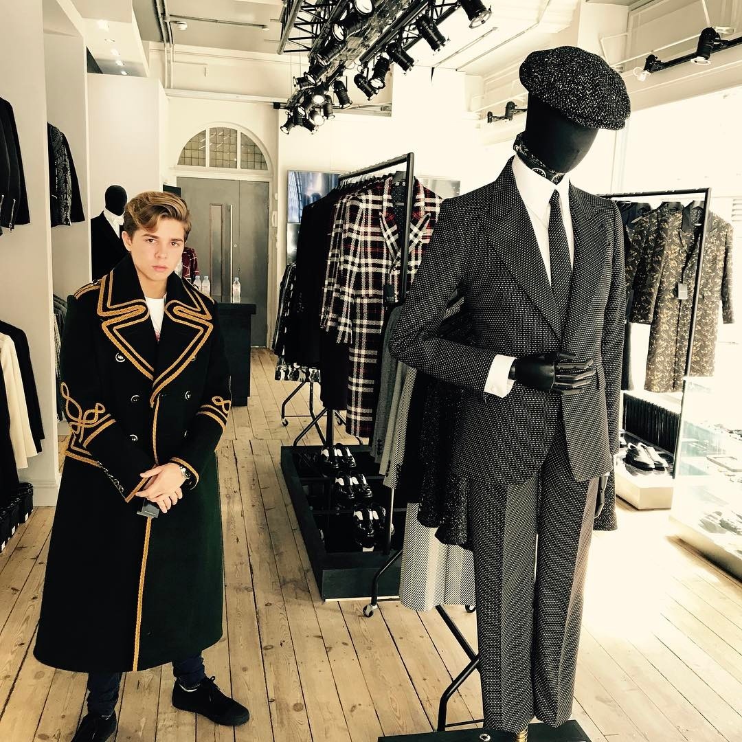 Hoang tu Hy Lap dien trai anh 2