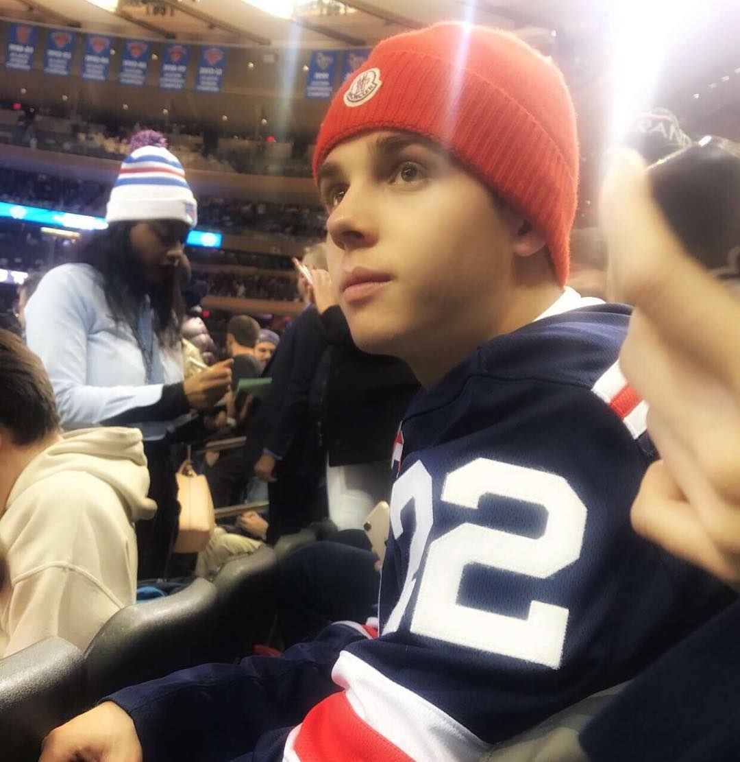 Hoang tu Hy Lap dien trai anh 4