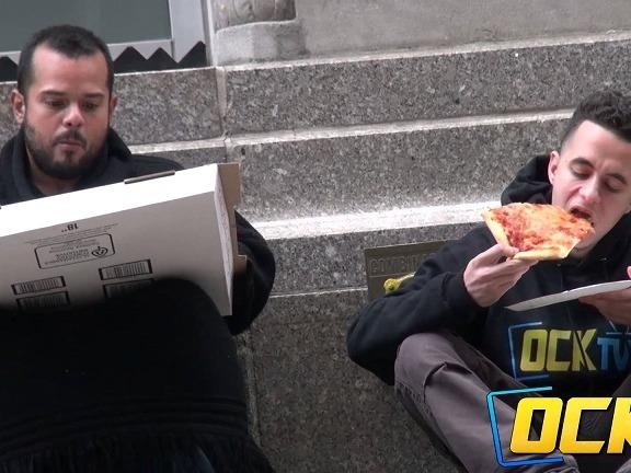 Nguoi dan ong vo gia cu nhan cai ket ngot ngao khi lam viec tot hinh anh