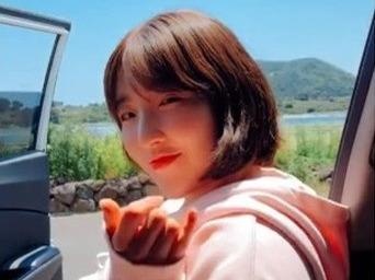 Trao luu #InMyFeelings 'lam mua lam gio' tren mang hinh anh