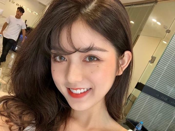 Danh tinh co gai Trung Quoc xinh dep duoc dan mang Viet tim kiem hinh anh