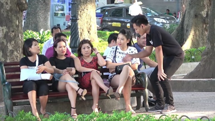 nhóm bạn trẻ bị ném đá vì quay video vu oan  ảnh 5 nhom ban tre bi nem da vi quay video vu oan anh 5