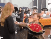 Mang sieu xe di cau hon, thieu gia nha giau van bi tu choi phu phang hinh anh