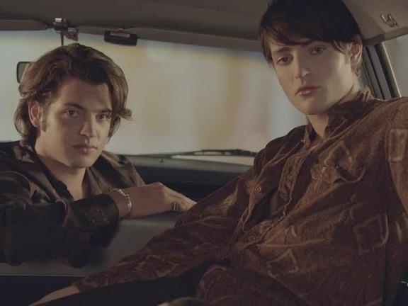 Hai thieu gia My xuat hien trong quang cao cua MAC hinh anh