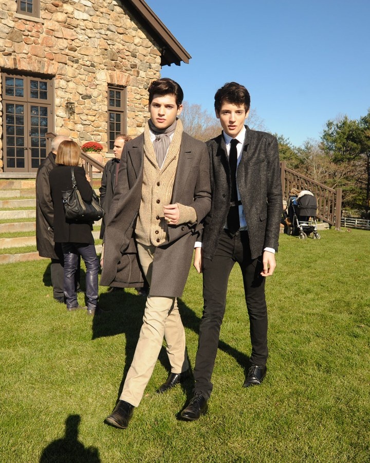 cap anh em ty phu anh 6