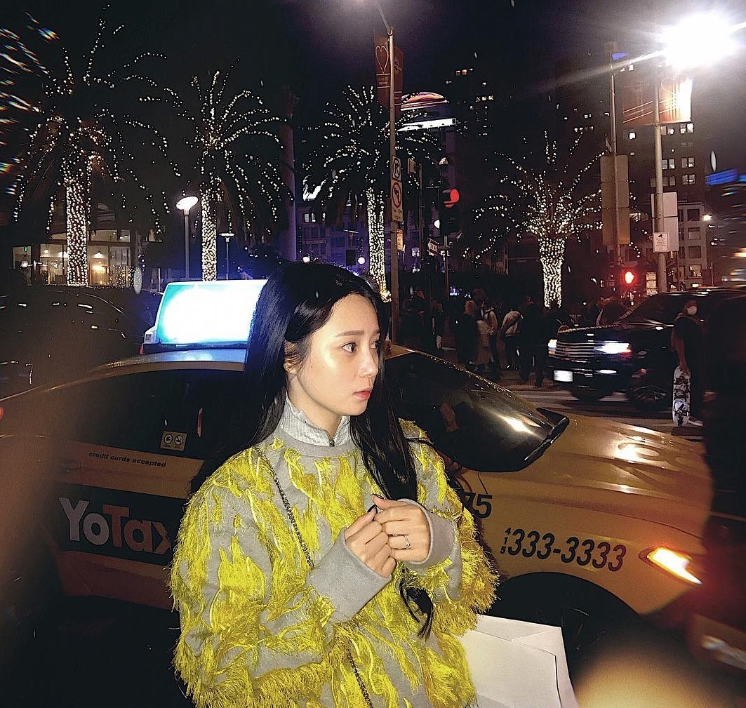 nu dao dien 9X xinh dep giau co anh 13