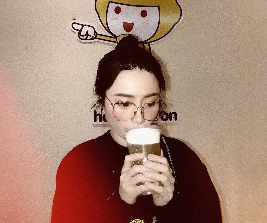 nu dao dien 9X xinh dep giau co anh 2