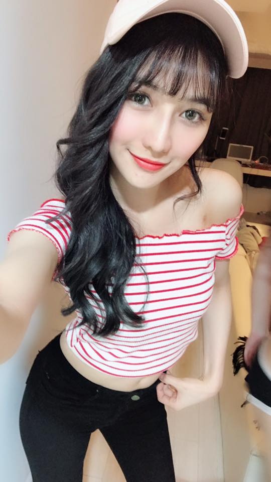 cô gái xinh đẹp nổi tiếng nhờ bán cá cho mẹ ảnh 3 co gai xinh dep noi tieng nho ban ca cho me anh 3