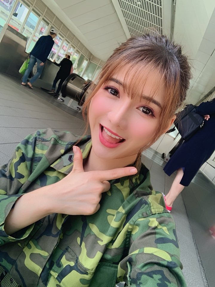 cô gái xinh đẹp nổi tiếng nhờ bán cá cho mẹ ảnh 5 co gai xinh dep noi tieng nho ban ca cho me anh 5