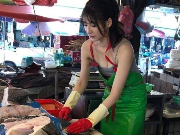 'Hot girl ban ca' xuat hien tren ban tin o Dai Loan hinh anh