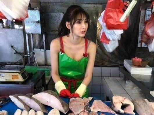 9X xinh dep bong dung noi tieng sau mot lan ban ca phu me o cho hinh anh