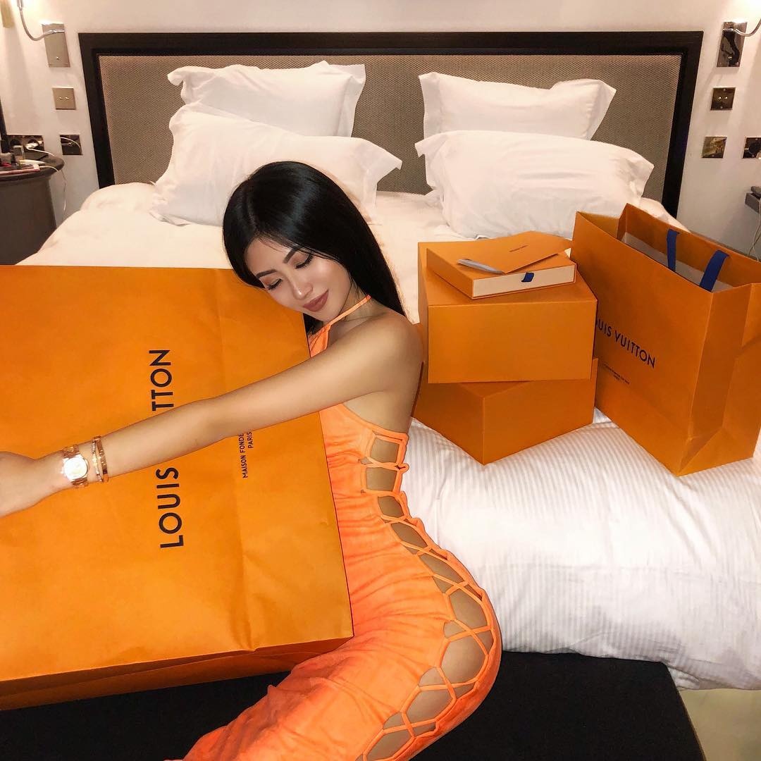 tieu thu hoi con nha giau Chau A anh 1