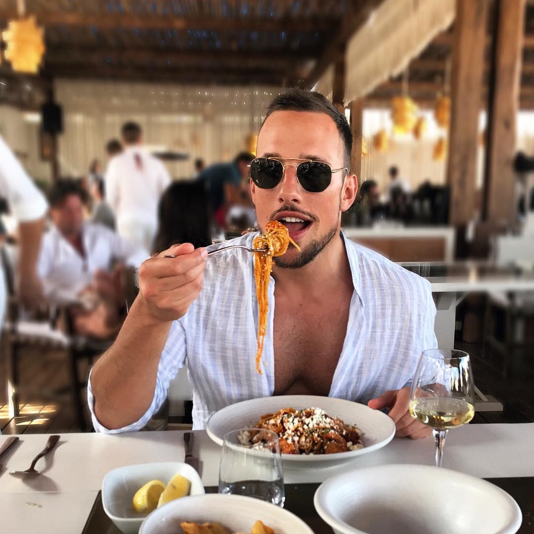 bac si phau thuat tham my dep trai anh 19