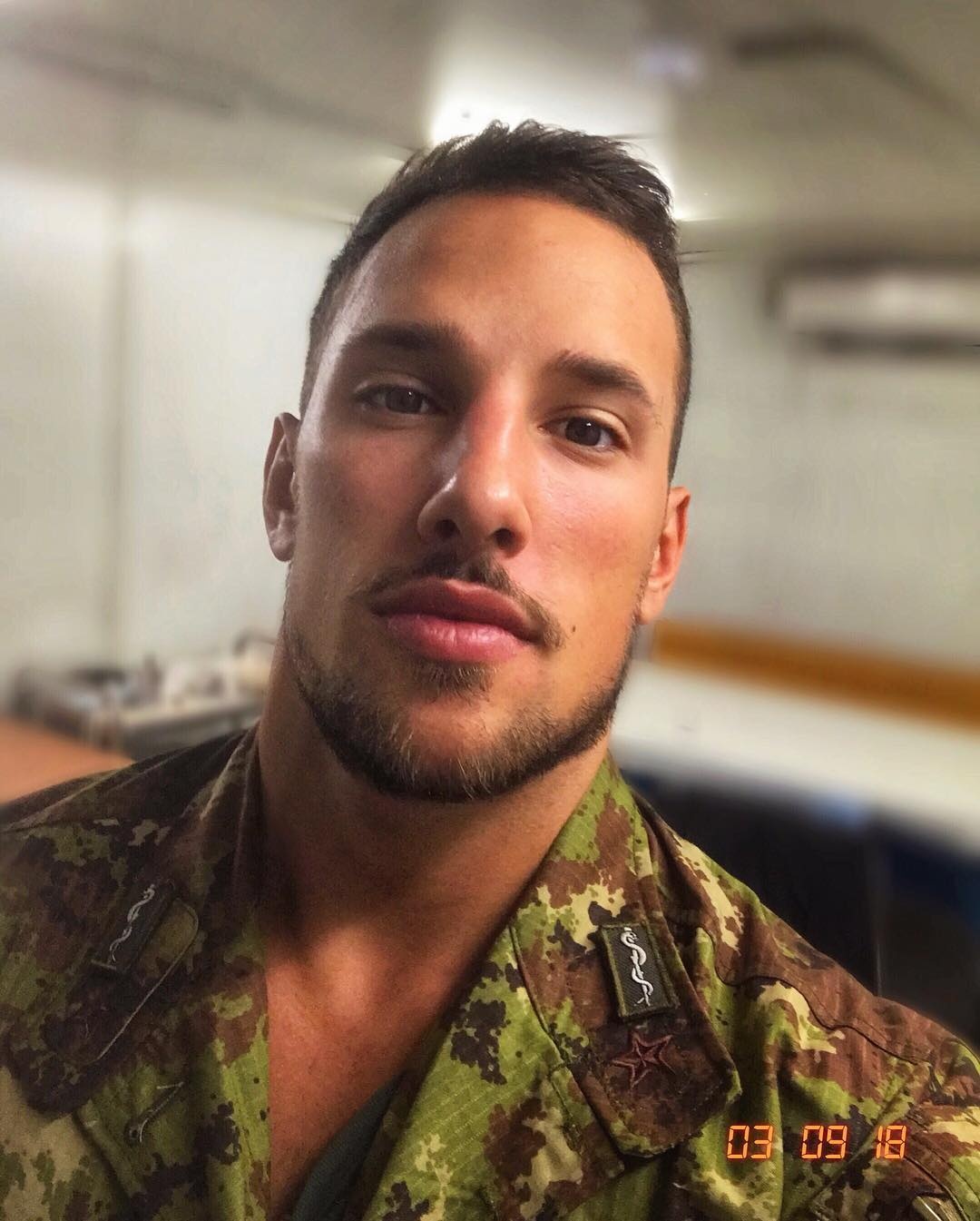 bac si phau thuat tham my dep trai anh 5