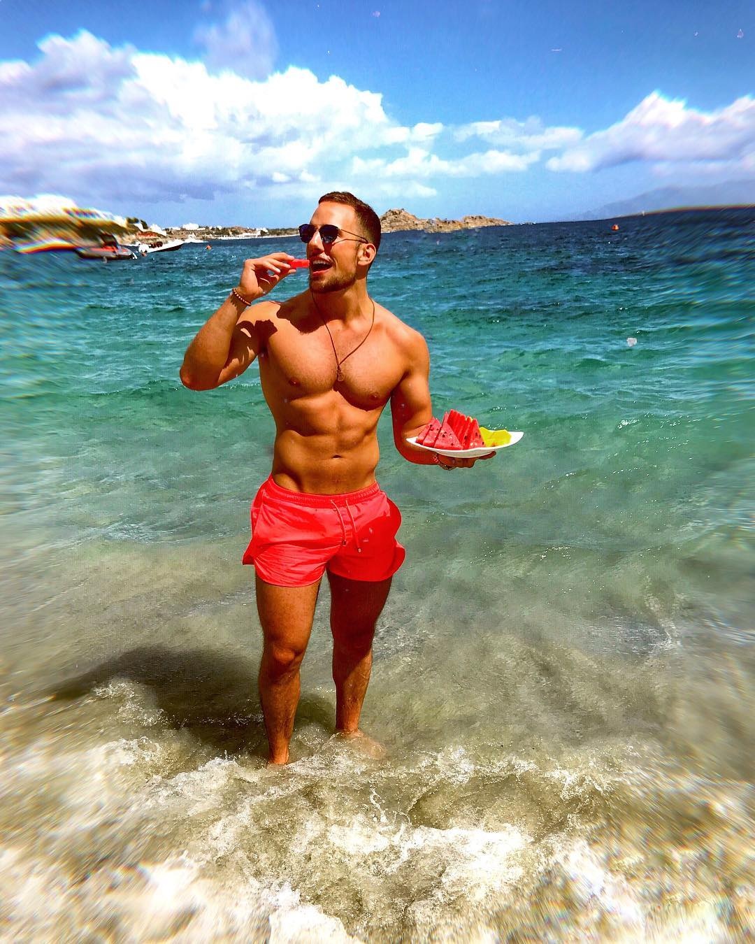 bac si phau thuat tham my dep trai anh 11