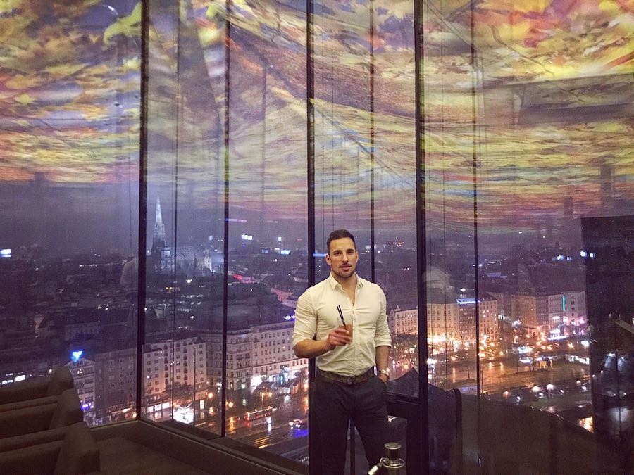 bac si phau thuat tham my dep trai anh 12