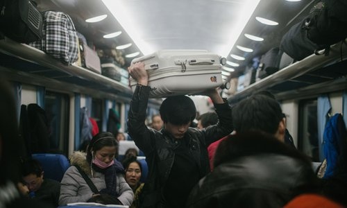 nguoi tre khong ve que an Tet anh 2