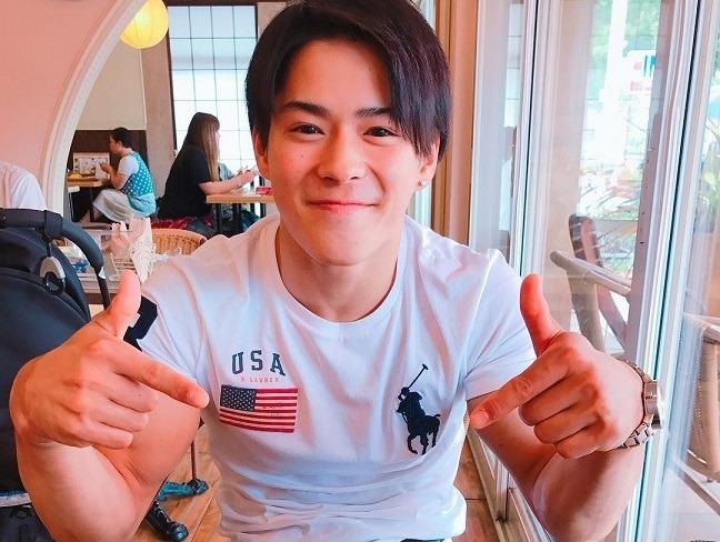 Hot boy Nhat bieu dien ky thuat the duc dung cu hinh anh