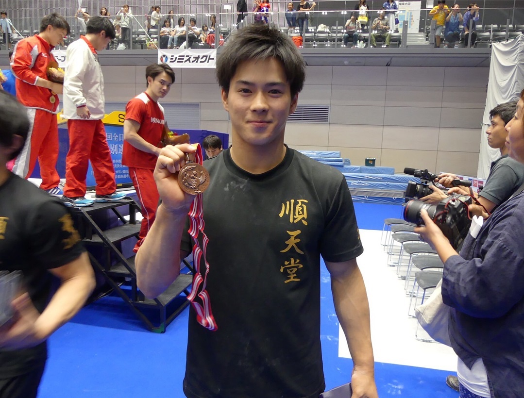 chang trai noi tieng nho hinh anh khoe 6 mui anh 2